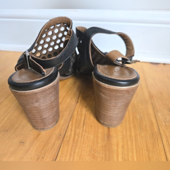 Bueno Mesh Peep Toe Sandals - Picture 4 of 9